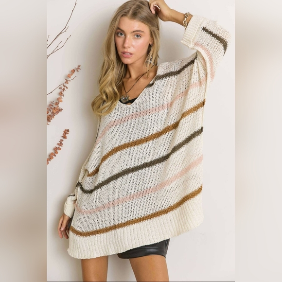 🆕️🏷Boutique Sweater - Picture 1 of 4